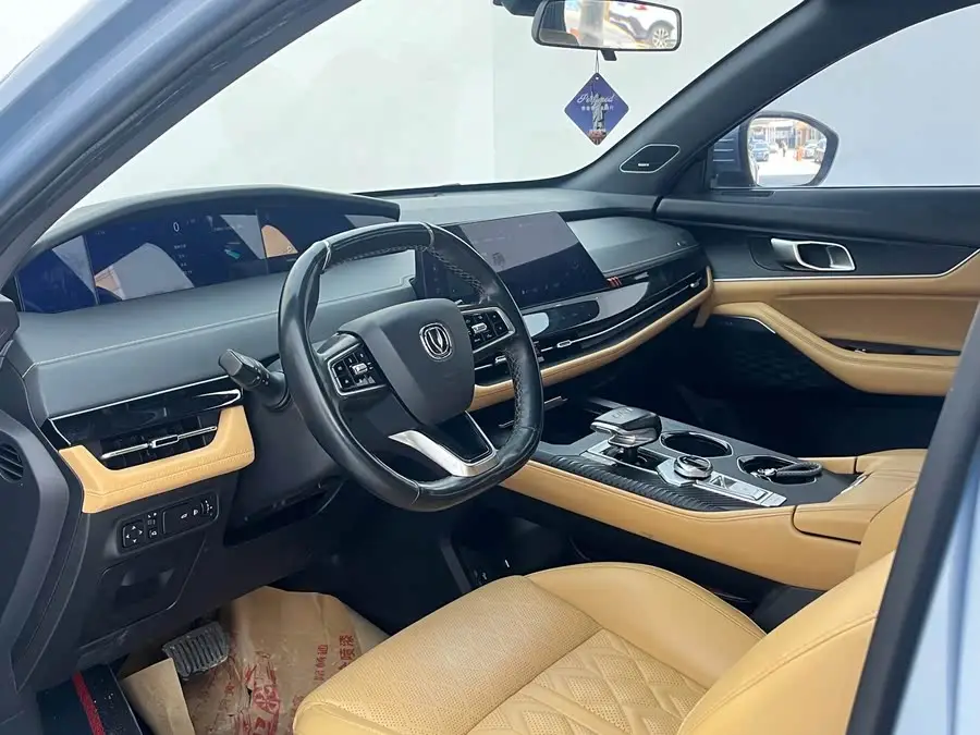 تشانجان UNI-K 2021 2.0T الفخمة