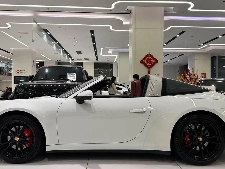 بورش 911 2023 طراز تارغا 4 3.0T