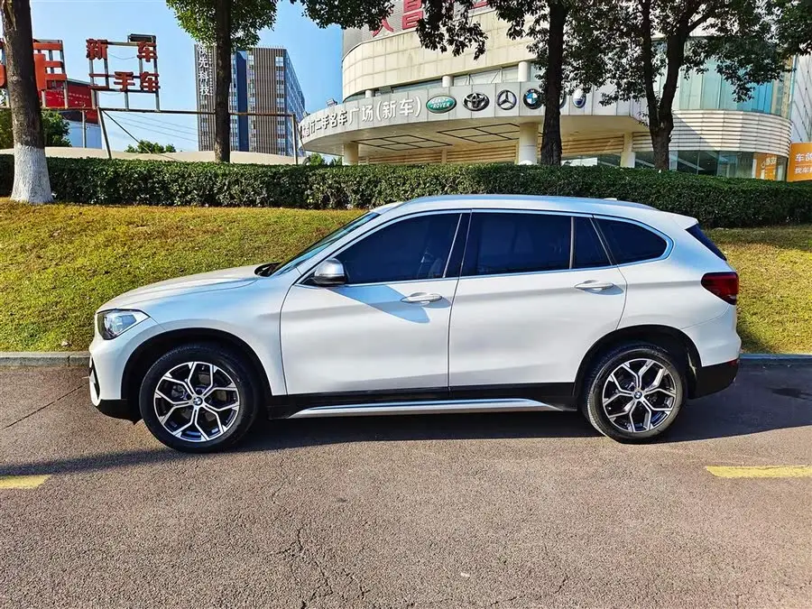 بي إم دبليو X1 2021 sDrive20Li الفاخرة