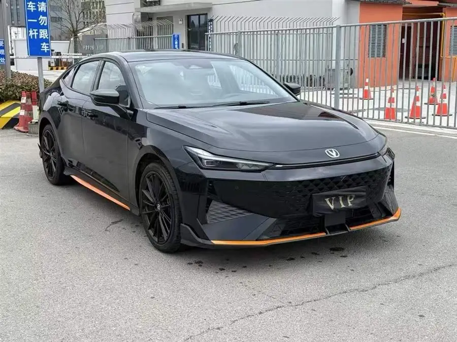 شانجان UNI-V 2024 1.5T النموذج الرياضي الفاخر