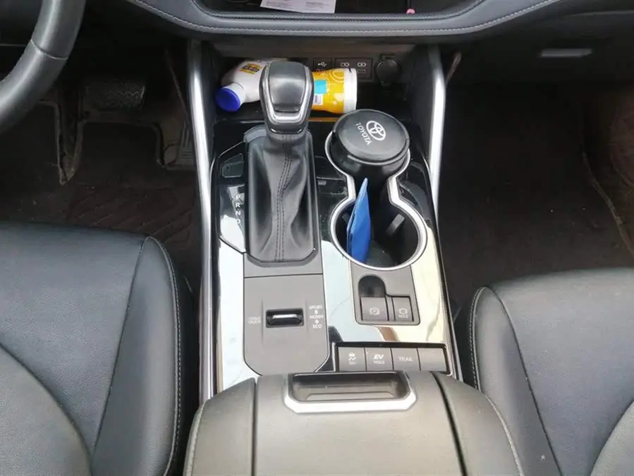 هايلاندر 2022 موديل هجين 2.5 لتر دفع كلي فئة مميزة 7 مقاعد