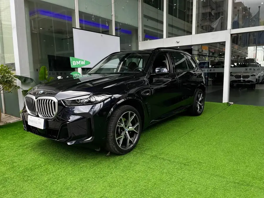بي إم دبليو X5 2023 xDrive 30Li حزمة M الرياضية الحصرية