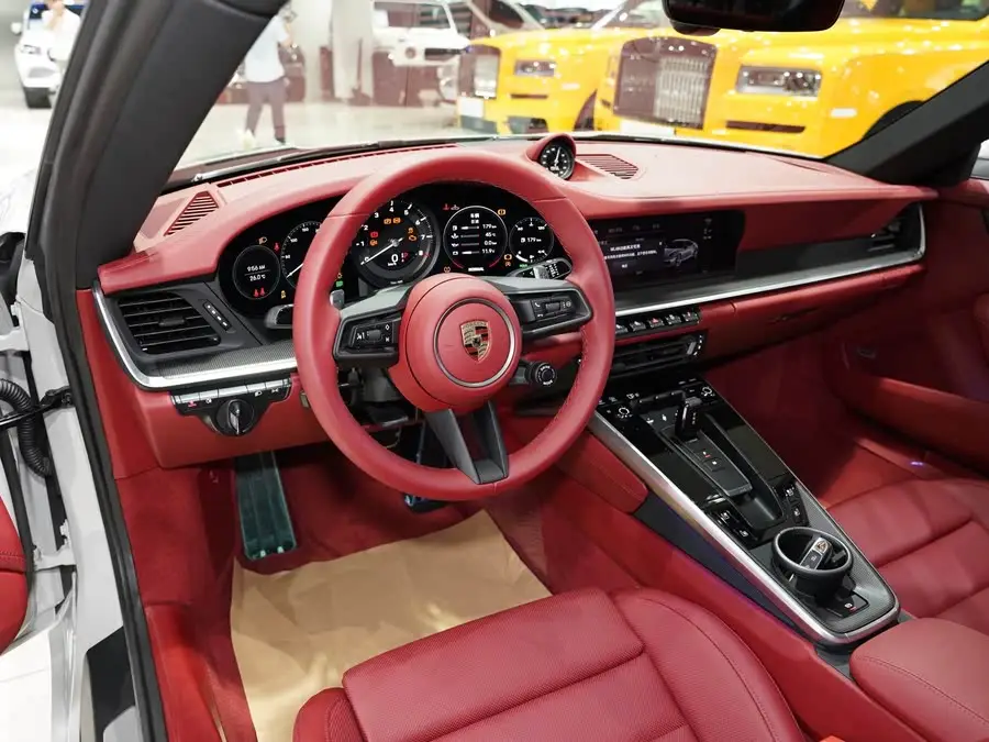 بورش 911 2023 كاريرا 3.0T