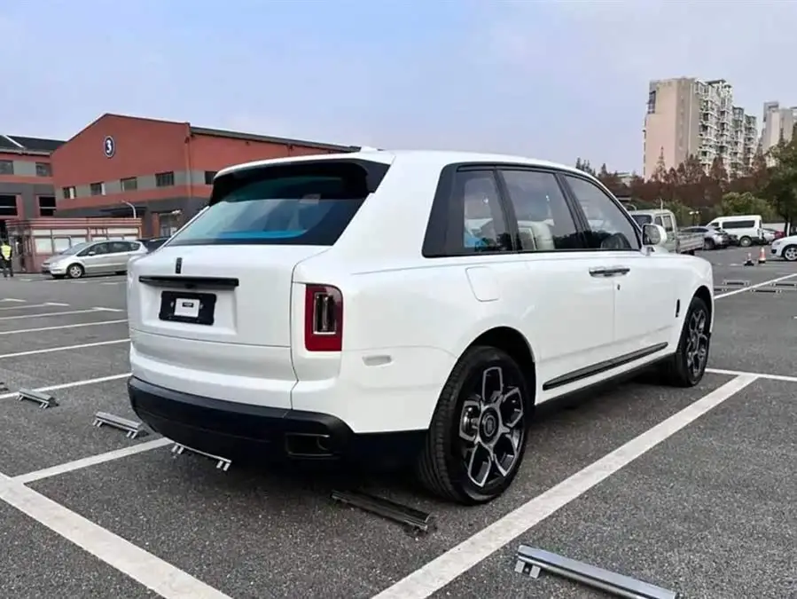 كولينان 2024 بلاك بادج