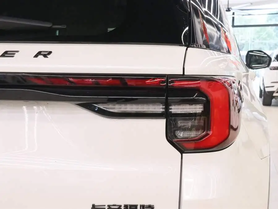 Explorer 2024 2.3T EcoBoost Golden Edition 6-Seater