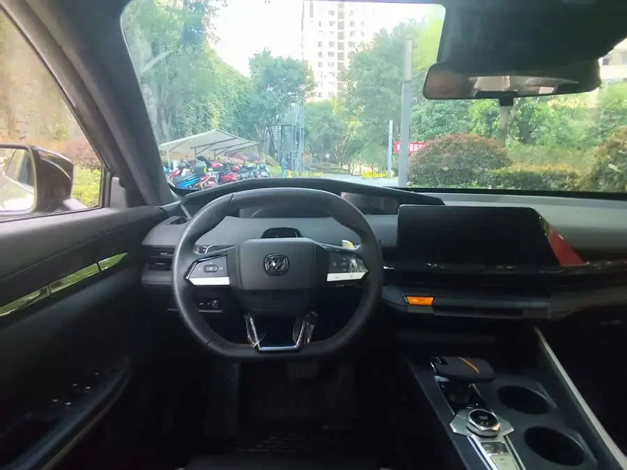 تشانجان UNI-V 2023 1.5T البريميوم