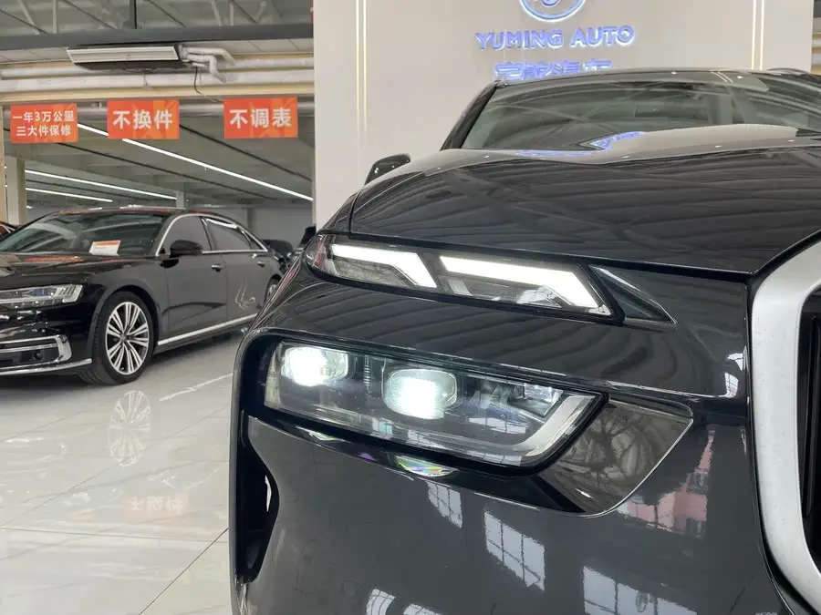 BMW X7 2023 xDrive40i Luxury Package