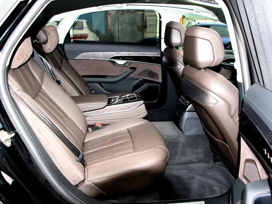 أودي A8 2023 A8L 45 TFSI كواترو فاخرة