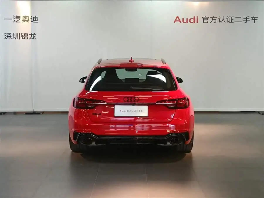 أودي RS 4 2022 RS4 أفانت إصدار أسود