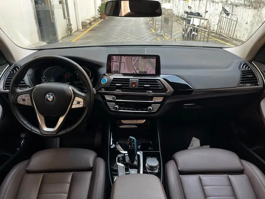 BMW iX3 2021 Leading Edition