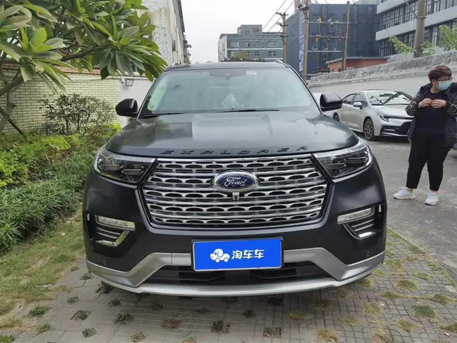 مستكشف 2020 إيكوبوست 285 النسخة تيتانيوم للدفع الرباعي 7 مقاعد