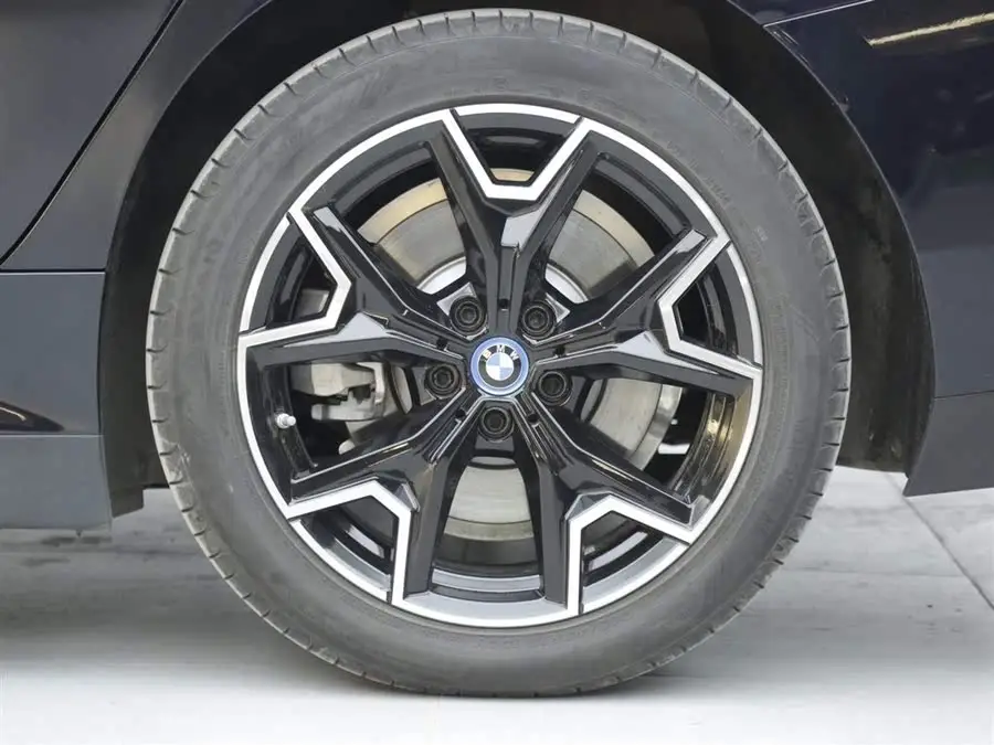 BMW i3 2023 eDrive 40 L Night Package