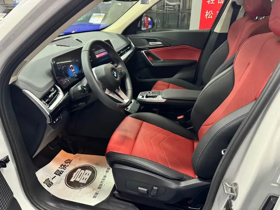 بي إم دبليو X1 2023 sDrive20Li حزمة تصميم X