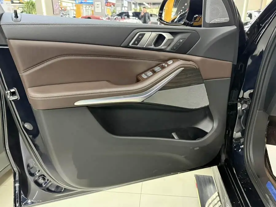 BMW X5 2022 xDrive 40Li M Sport Package