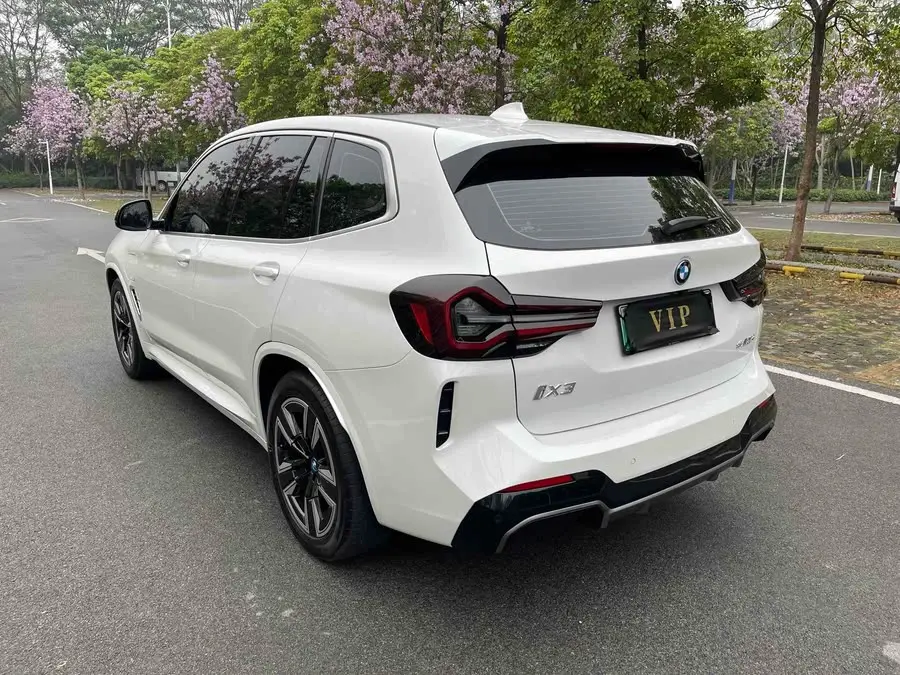 BMW iX3 2023 Leading Edition