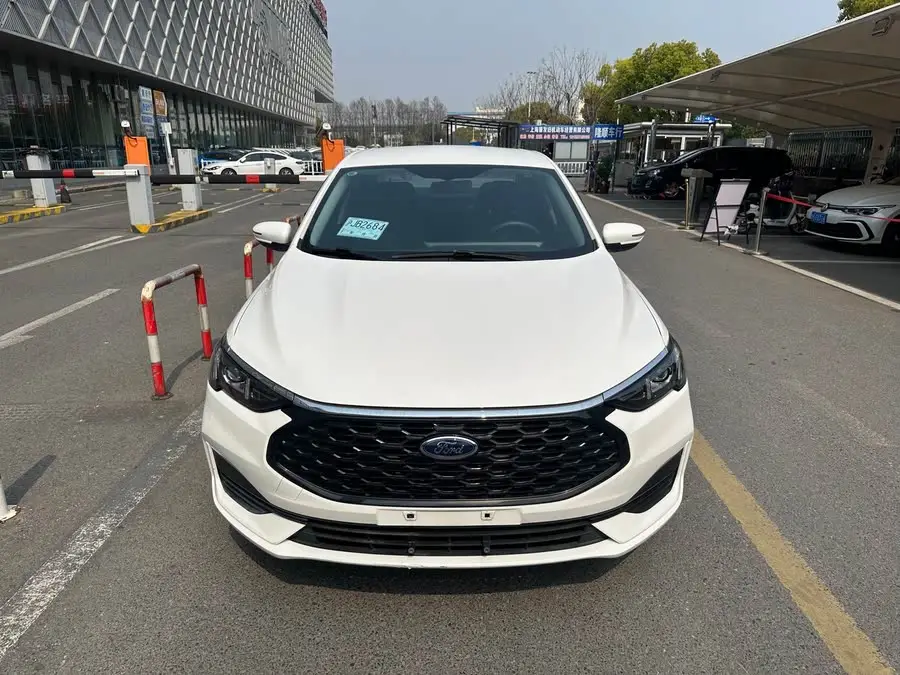 Ford Focus 2021 1.5L Automatic Golden Edition