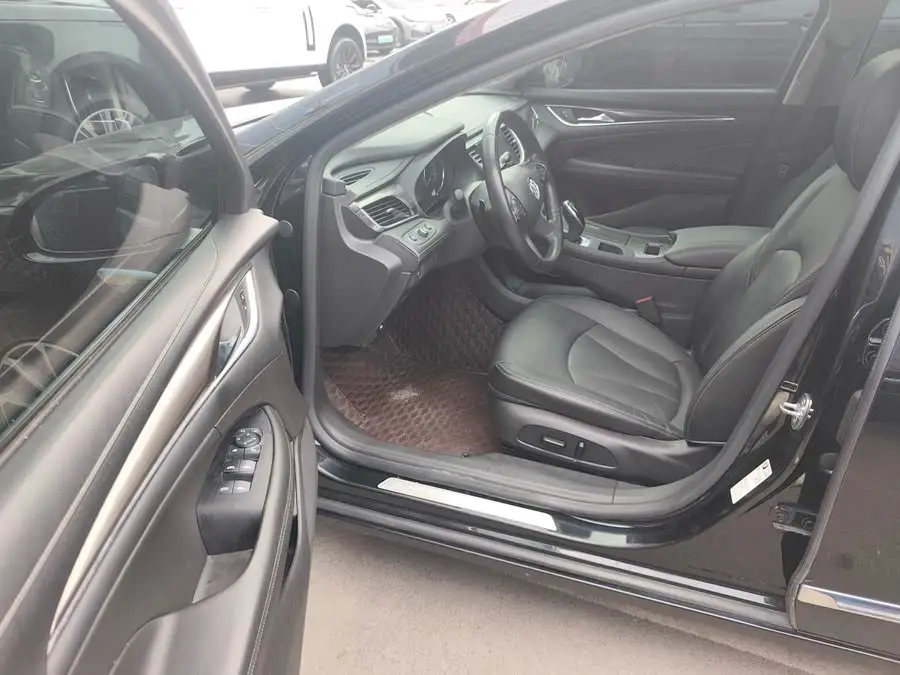 بيوك لاكروس 2022 652T فاخرة