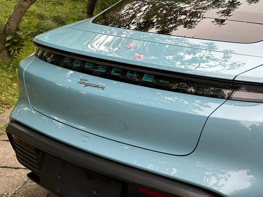 تايكان 2022 طراز مُعدل