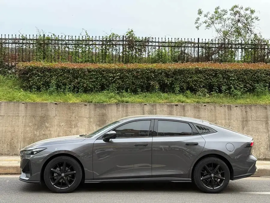 Changan UNI-V 2023 1.5T Premium