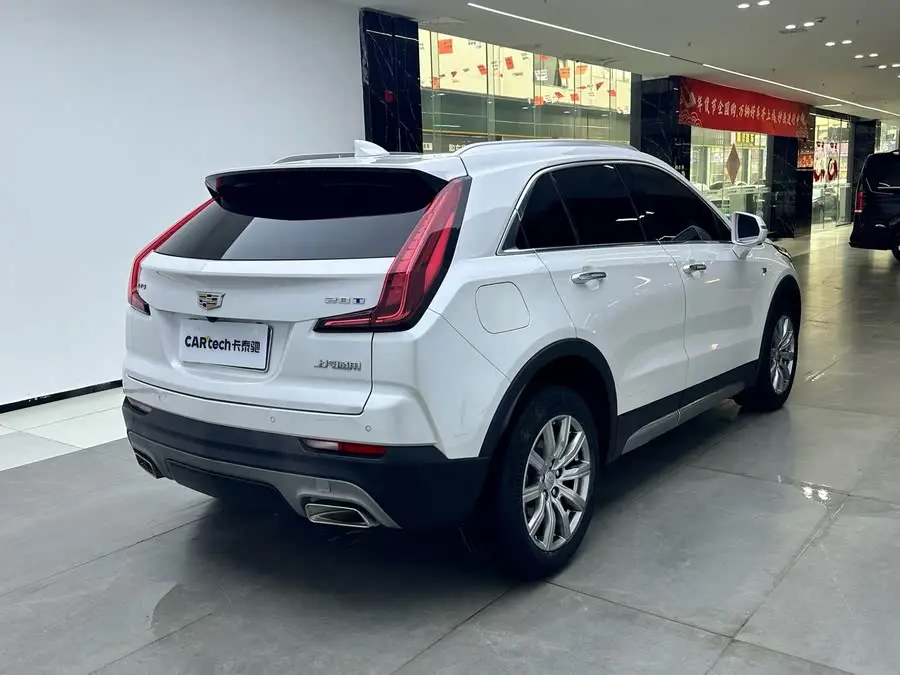 كاديلاك XT4 2022 28T دفع ثنائي فئة متميزة