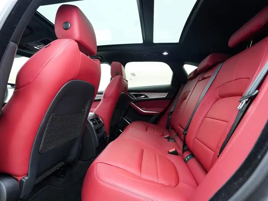 Jaguar F-PACE 2024 P250 R-Dynamic SE