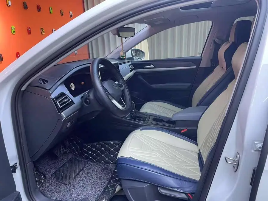 2024 لافيدا 300TSI DSG النسخة الكاملة