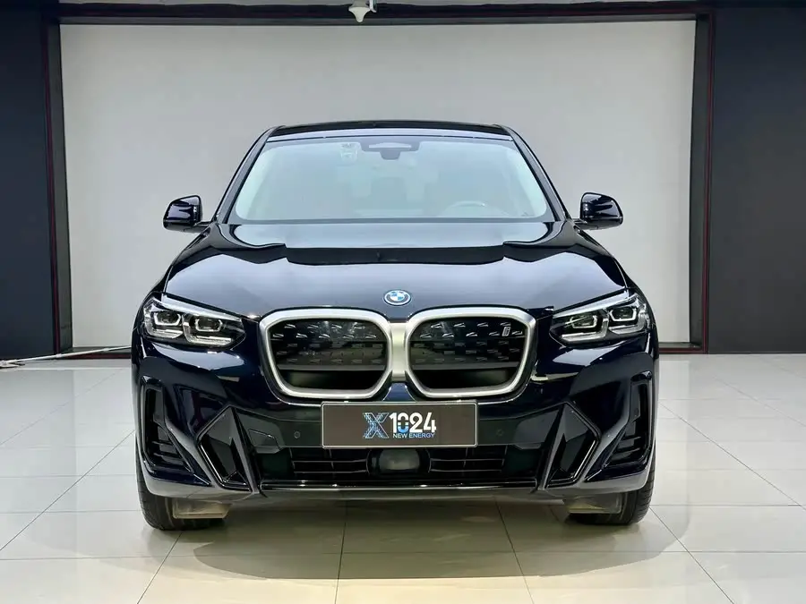 بي إم دبليو iX3 2022 طراز مُعدل النسخة الرائدة