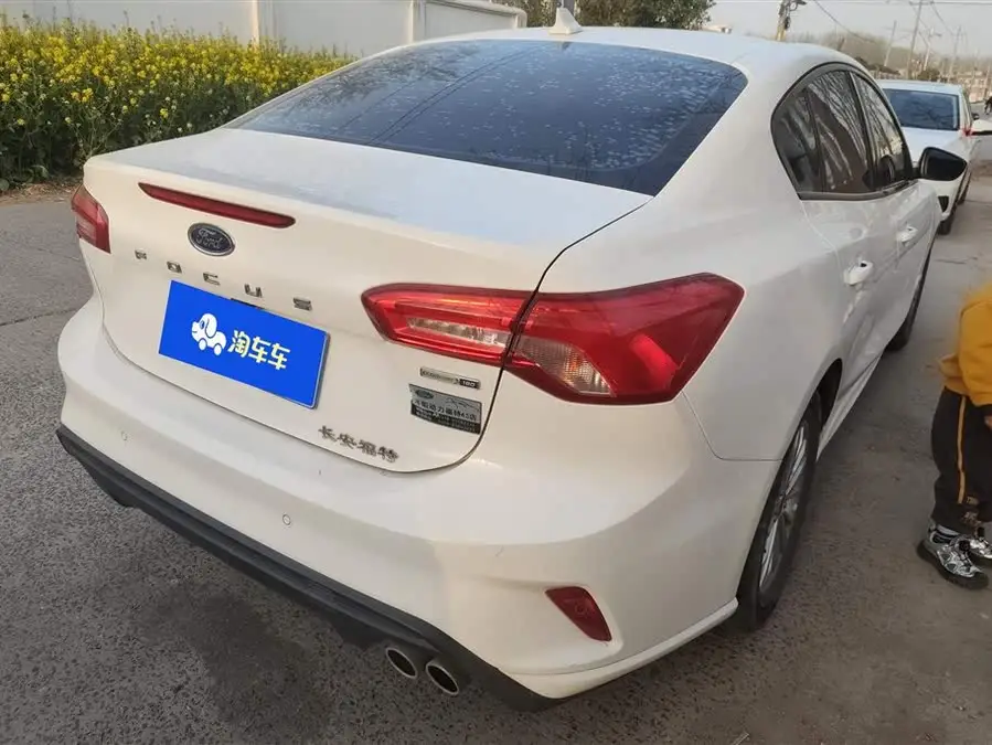 2020 فورد فوكاس سيدان إيكوبوست 180 أوتوماتيك تريند