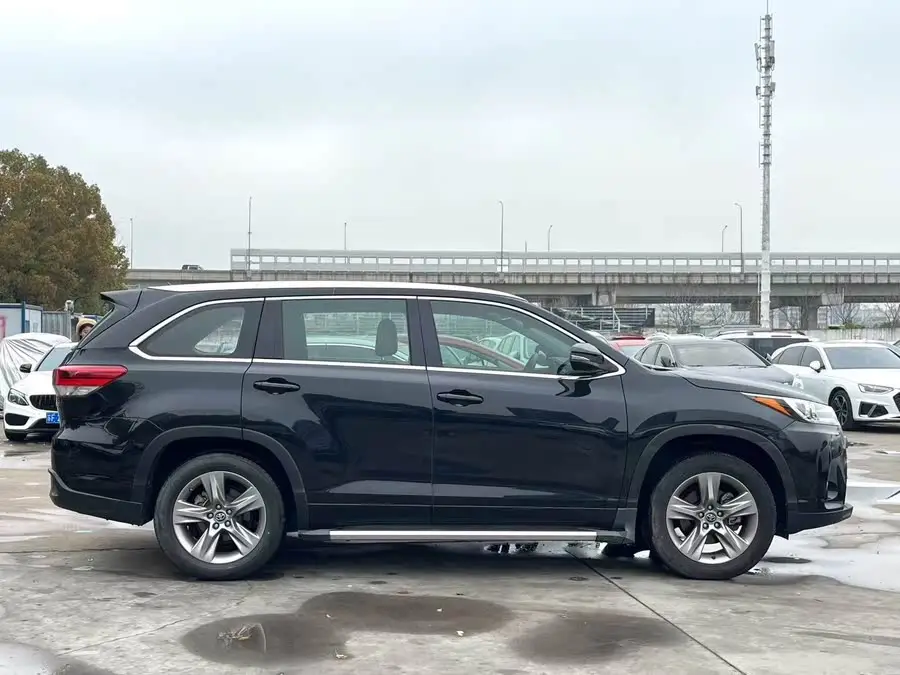 Highlander 2018 2.0T AWD Luxury 7-seater National VI