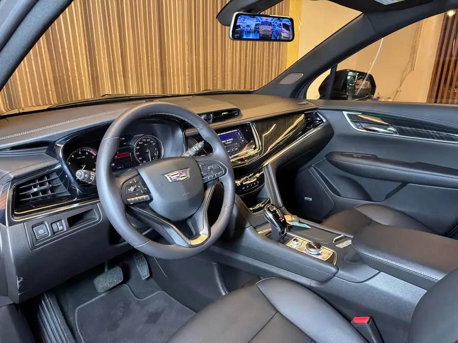 كاديلاك XT6 2021 2.0T فاخرة ذات ستة مقاعد ودفع ثنائي