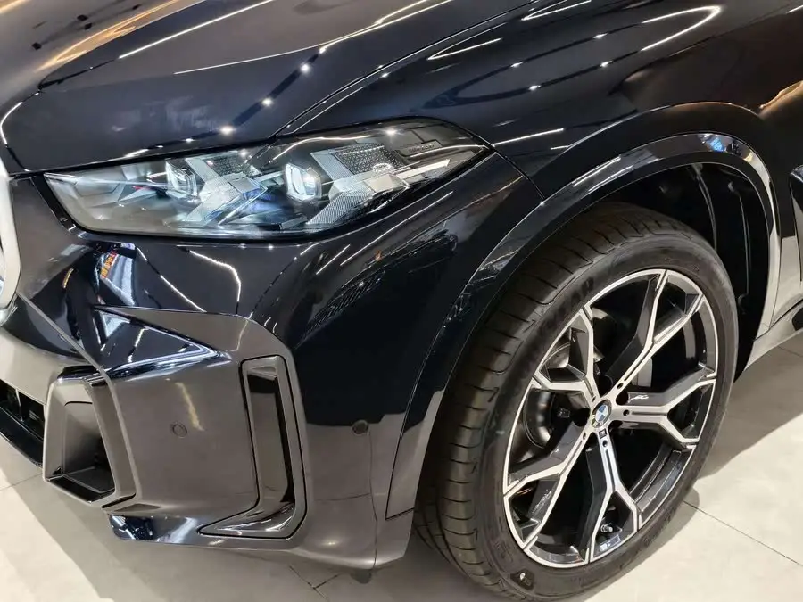 بي إم دبليو X5 2023 xDrive 30Li حزمة M الرياضية