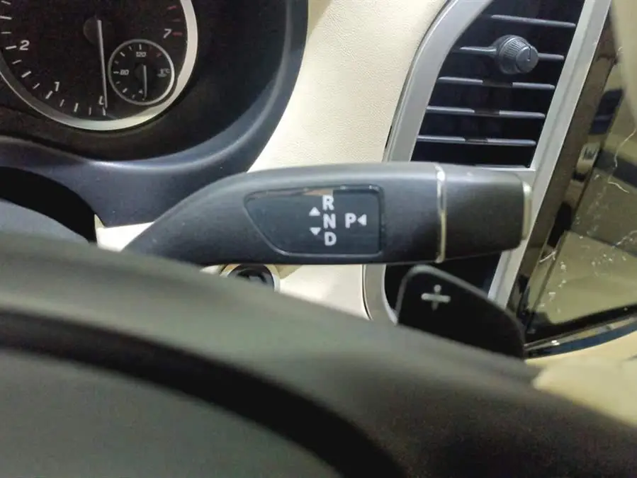 مرسيدس بنز فيتو 2018 2.0T نسخة النخبة 7 مقاعد مواصفات وطنية V