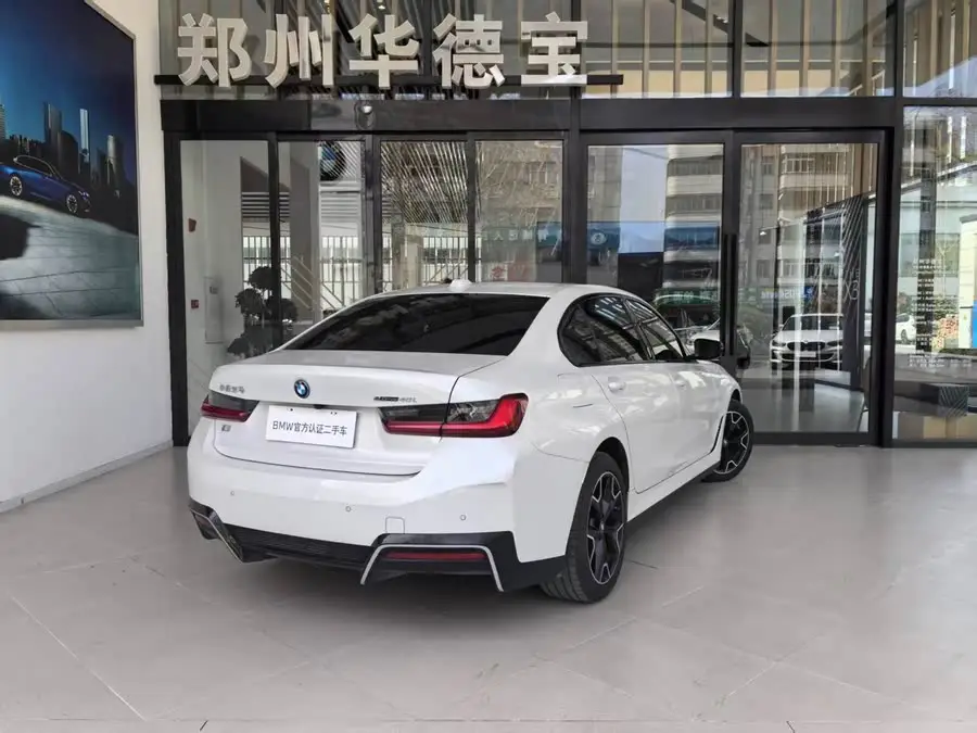 بي إم دبليو i3 2023 eDrive 40 L إصدار ليلي