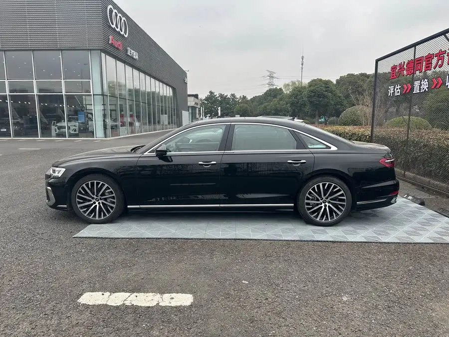 Audi A8 2024 A8L 55 TFSI quattro Flagship