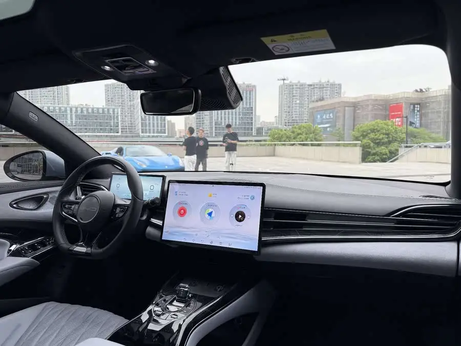 ختم 2022 إصدار 550 كم المدى القياسي دفع خلفي إصدار متميز