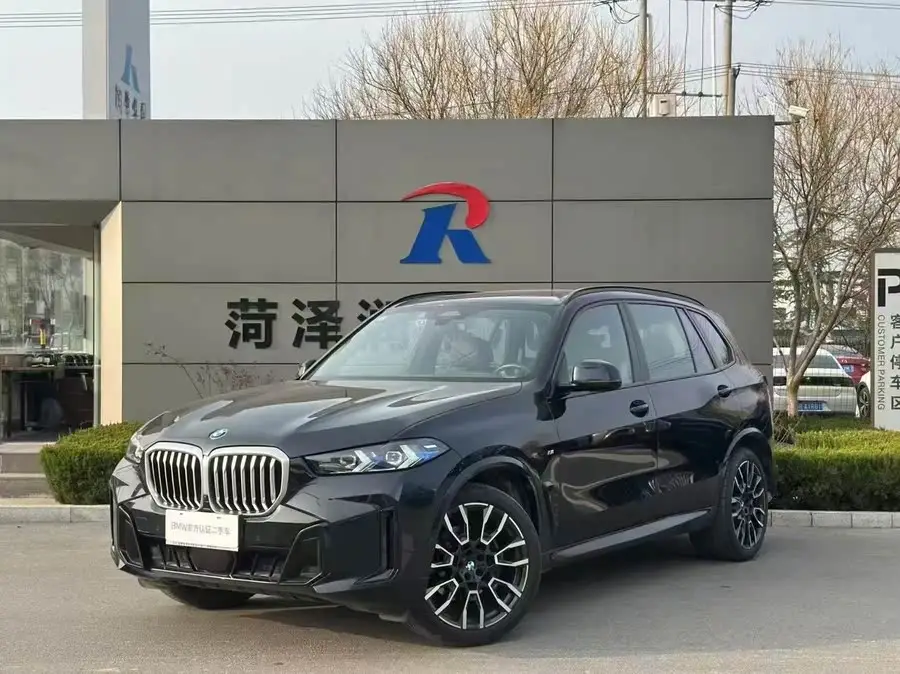 بي إم دبليو X5 2023 xDrive 40Li M حزمة رياضية ليلية