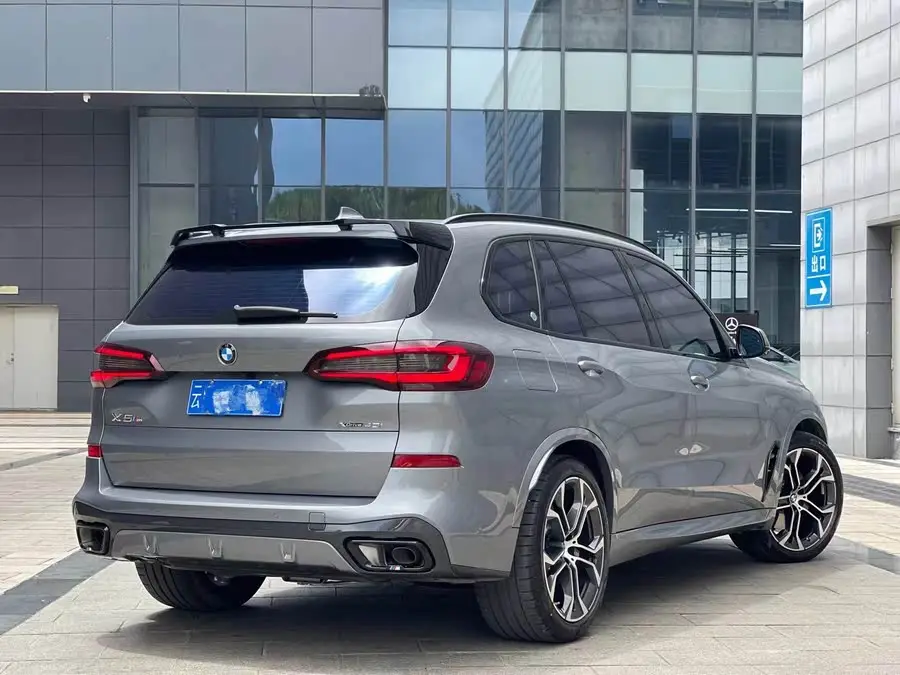 بي إم دبليو X5 2022 طراز مُعدل xDrive 40Li حزمة رياضية M