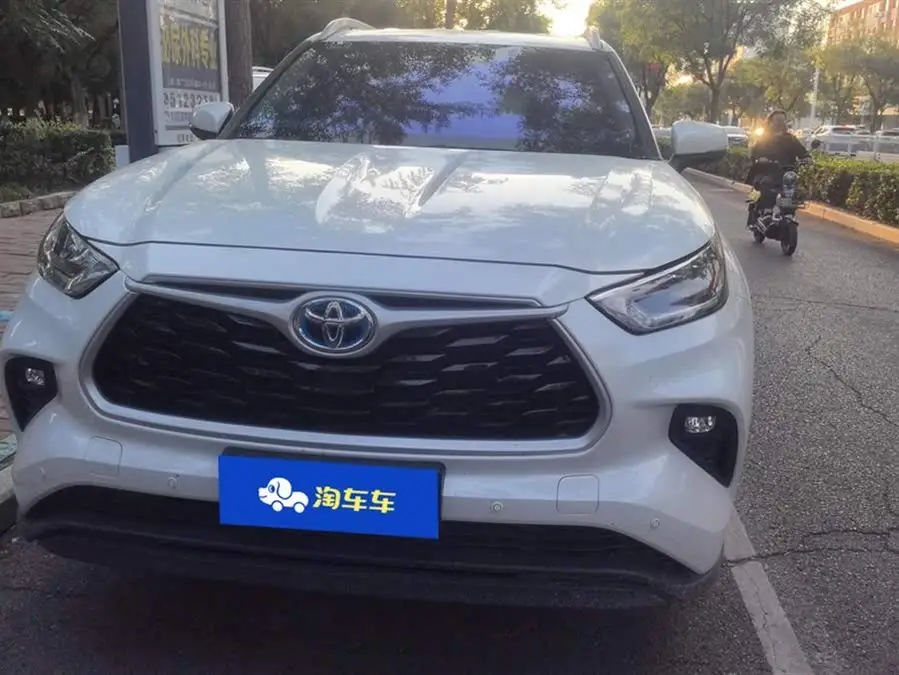 هايلاندر 2022 هايبرد 2.5L دفع رباعي إلكترا 7 مقاعد