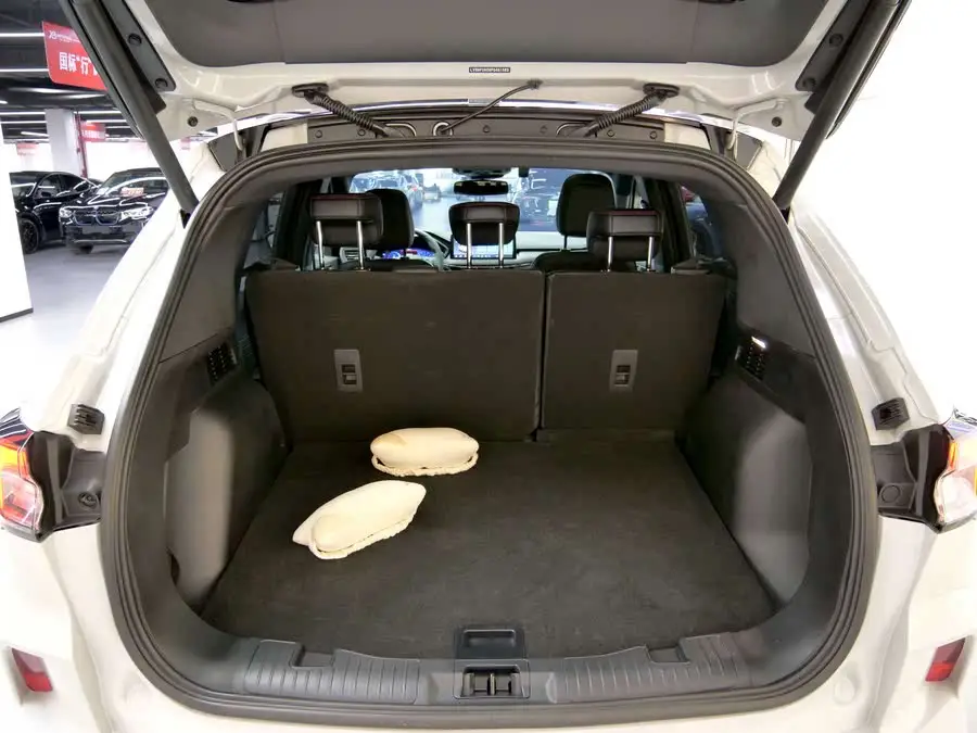 2024 فورد إسكاب 245 إيكوبوست دفع رباعي ST-Line Pro