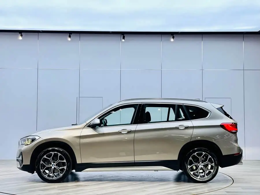 بي إم دبليو X1 2022 sDrive20Li الفاخرة