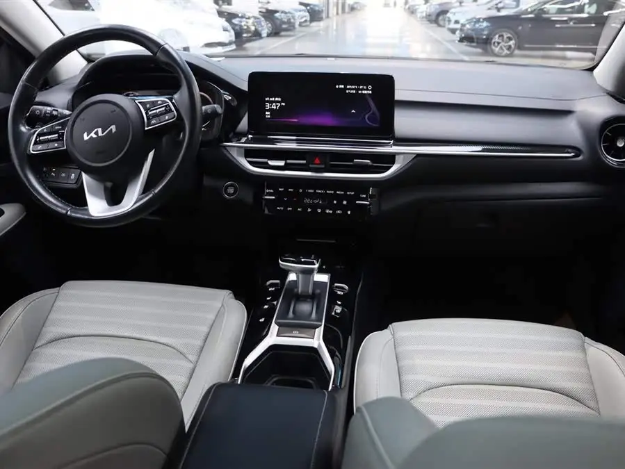 كيا K3 2023 1.5L CVT النسخة المتميزة