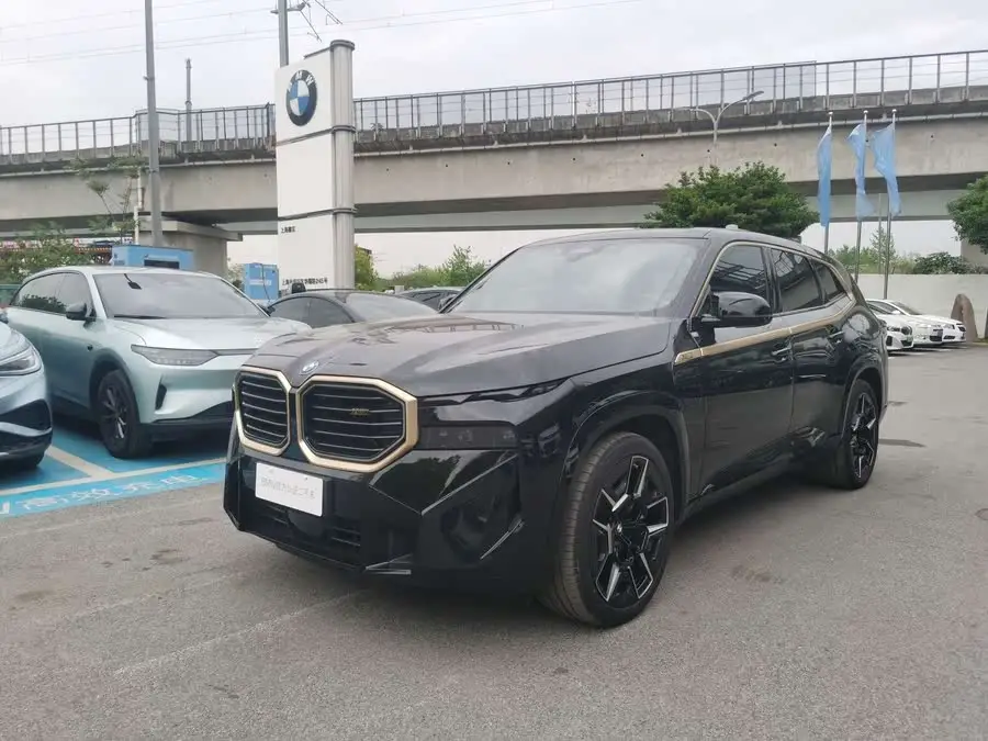 بي إم دبليو XM 2023 الطراز الأساسي