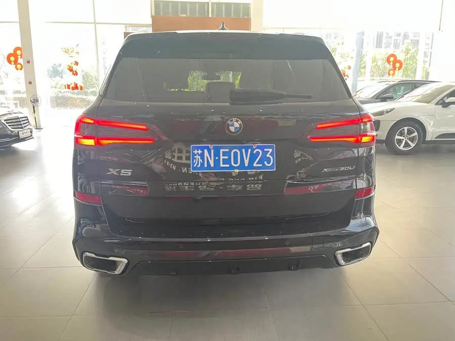 بي إم دبليو X5 2022 طراز مُحسّن xDrive 30Li حزمة رياضية M