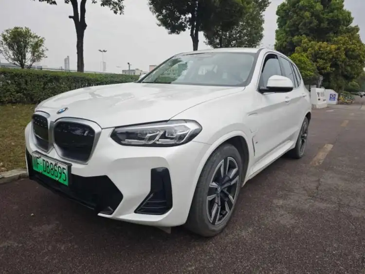 BMW iX3 2023 Leading Edition
