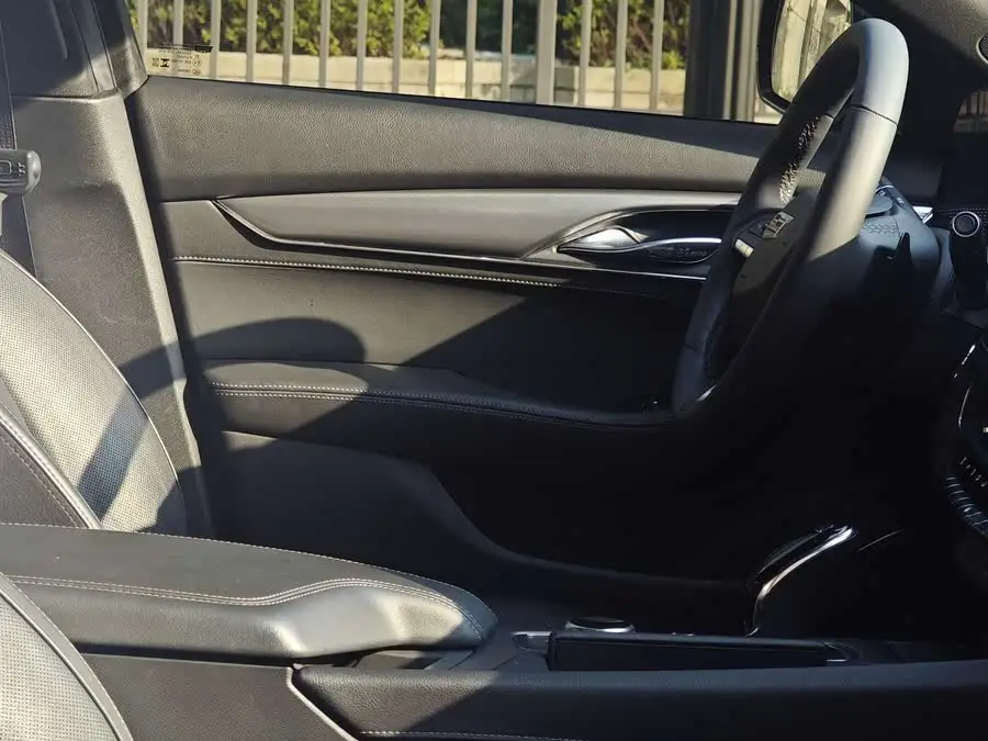 كاديلاك CT5 2024 28T برو الفاخرة