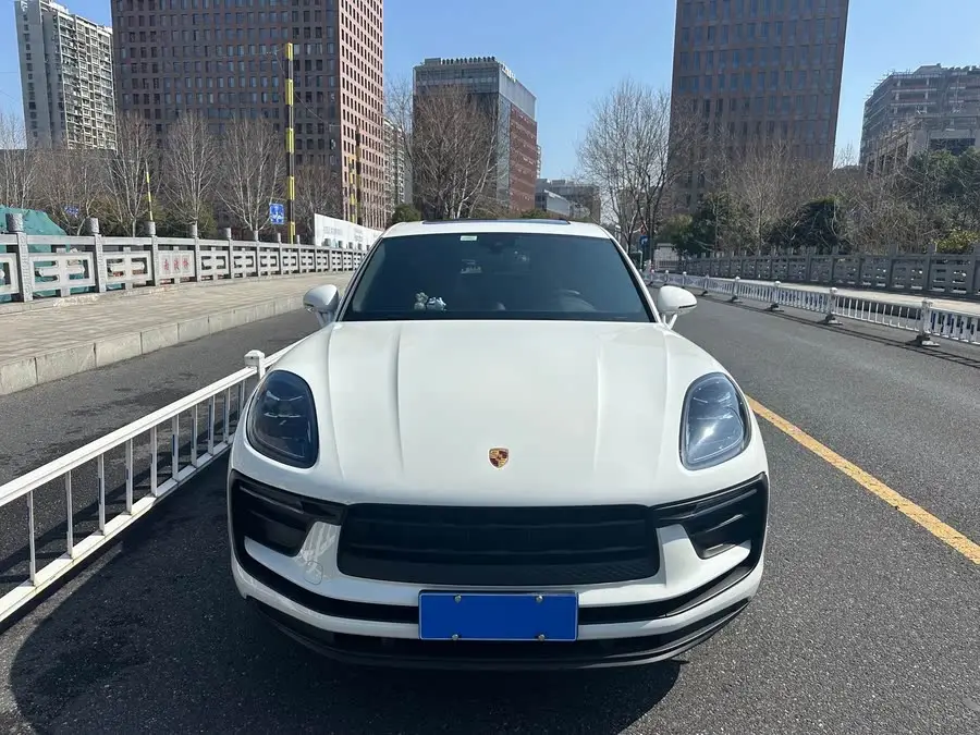 2024 Macan 2.0T