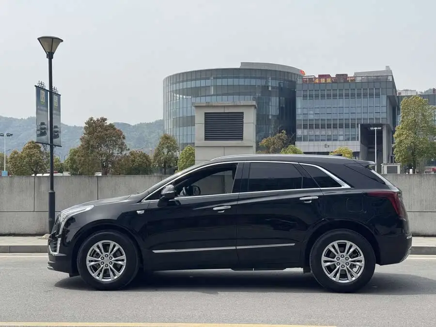 كاديلاك XT5 2023 2.0T الدفع الأمامي الفاخر