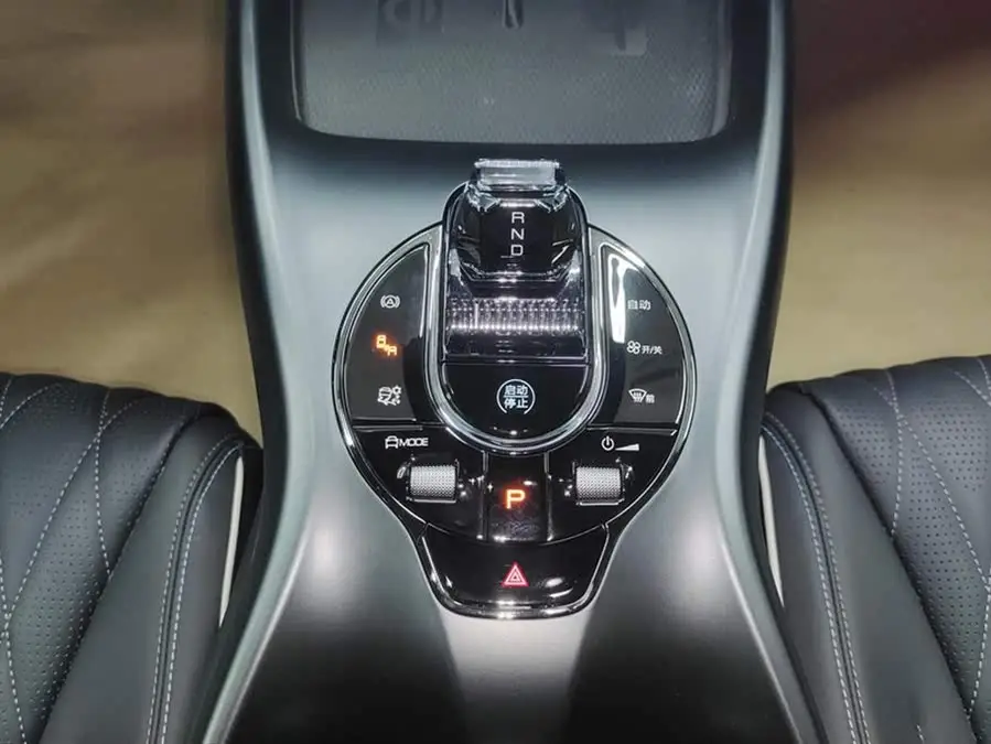 ختم طراز 2022 مدى طويل 700 كم نسخة دفع خلفي