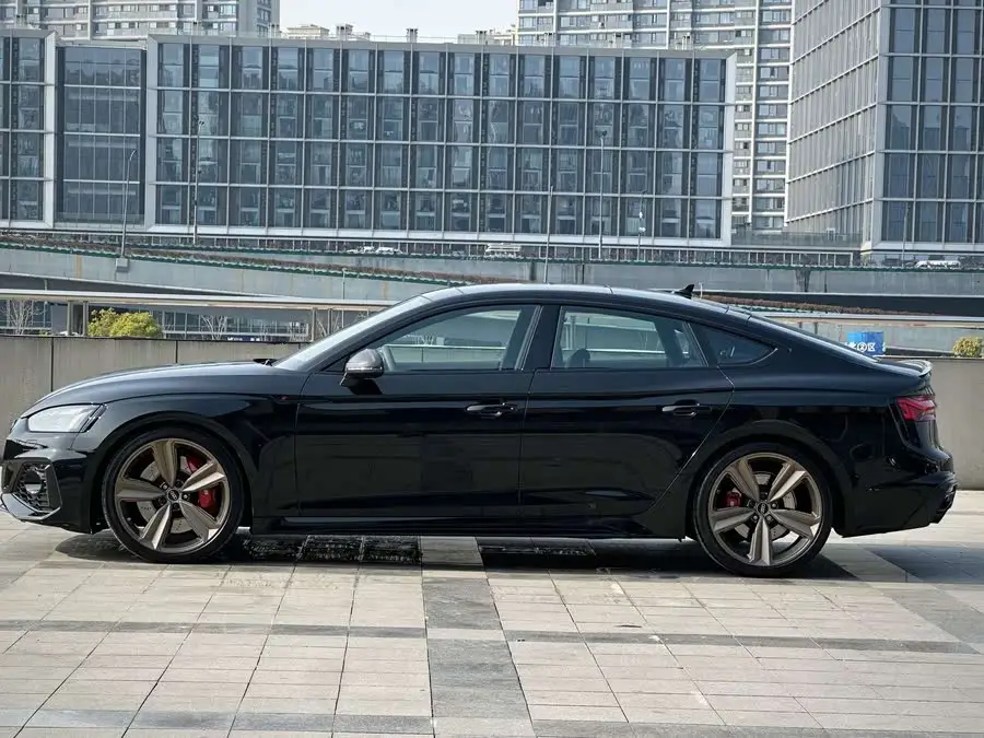 أودي RS 5 طراز 2023 RS 5 2.9T سبورتباك النسخة الذهبية الداكنة