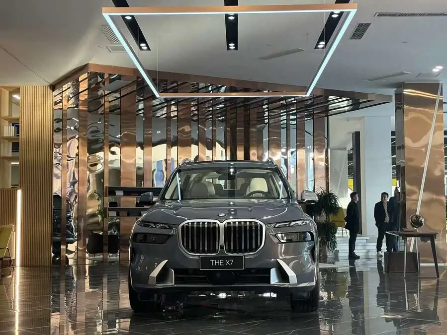 بي إم دبليو X7 2023 xDrive40i باقة M الرياضية التنفيذية